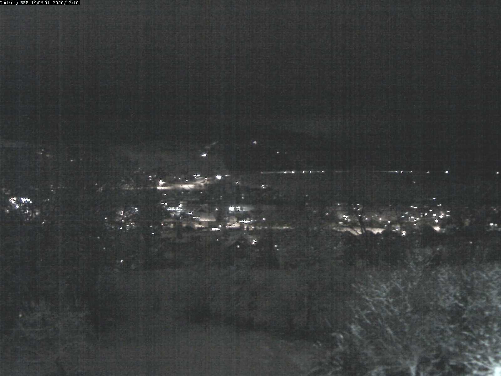 Webcam-Bild: Aussicht vom Dorfberg in Langnau 20201210-190601