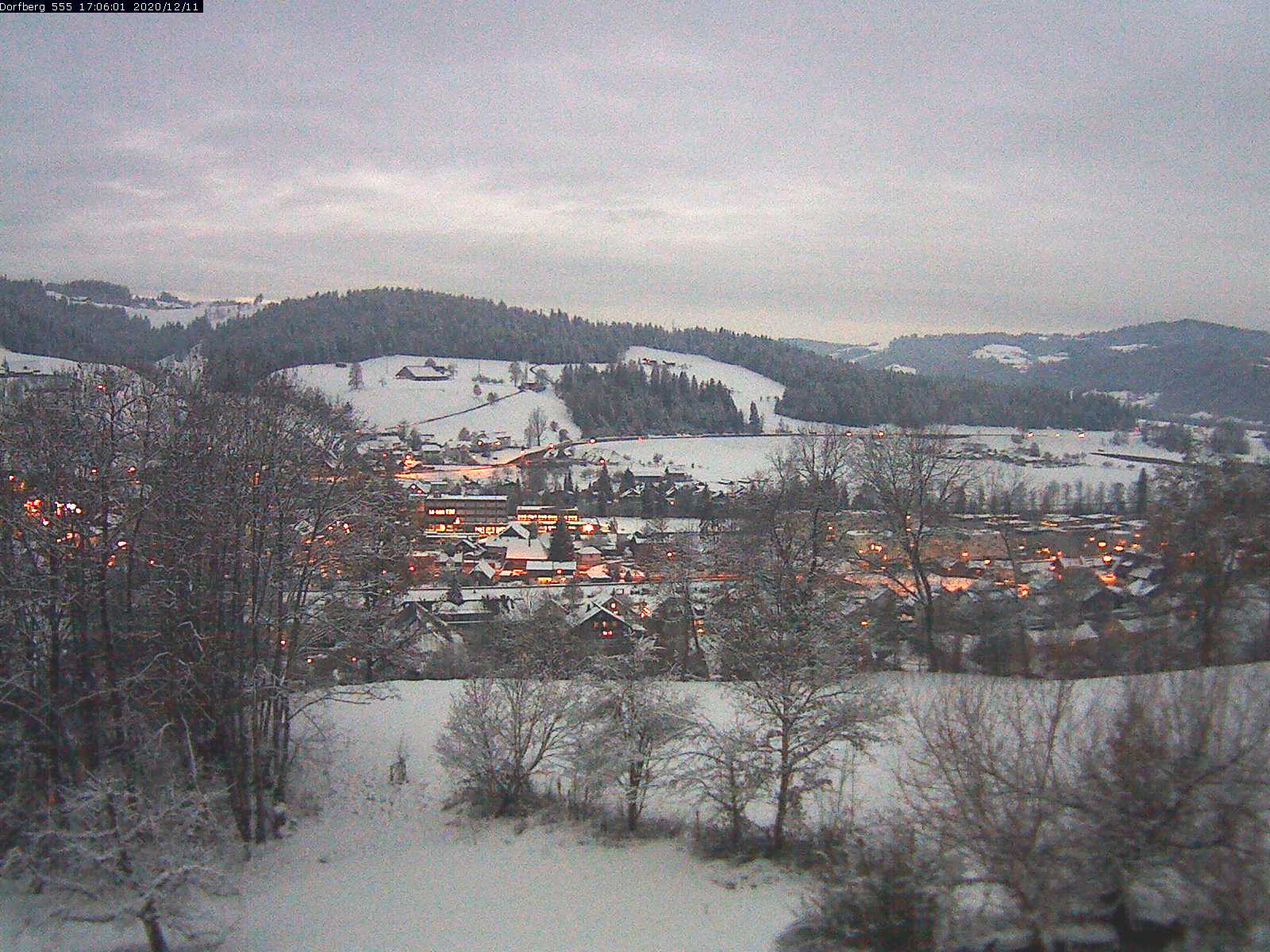 Webcam-Bild: Aussicht vom Dorfberg in Langnau 20201211-170601