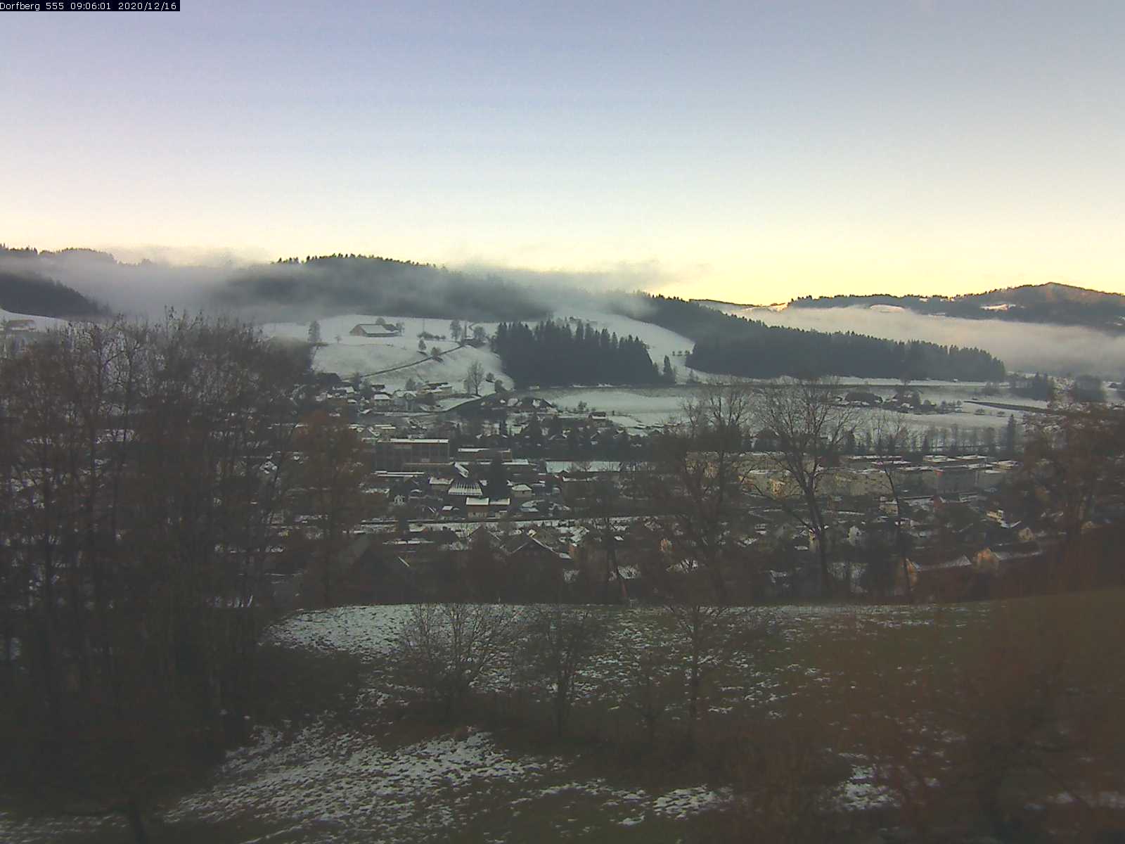 Webcam-Bild: Aussicht vom Dorfberg in Langnau 20201216-090601