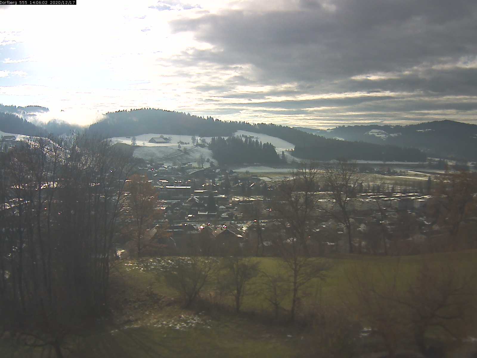 Webcam-Bild: Aussicht vom Dorfberg in Langnau 20201217-140602