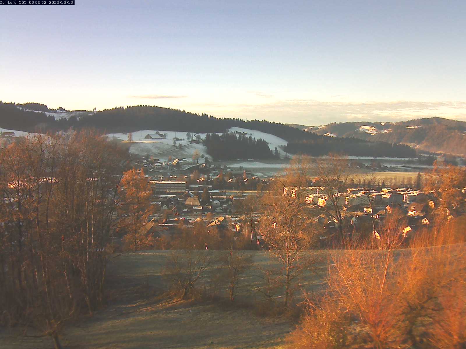 Webcam-Bild: Aussicht vom Dorfberg in Langnau 20201219-090601