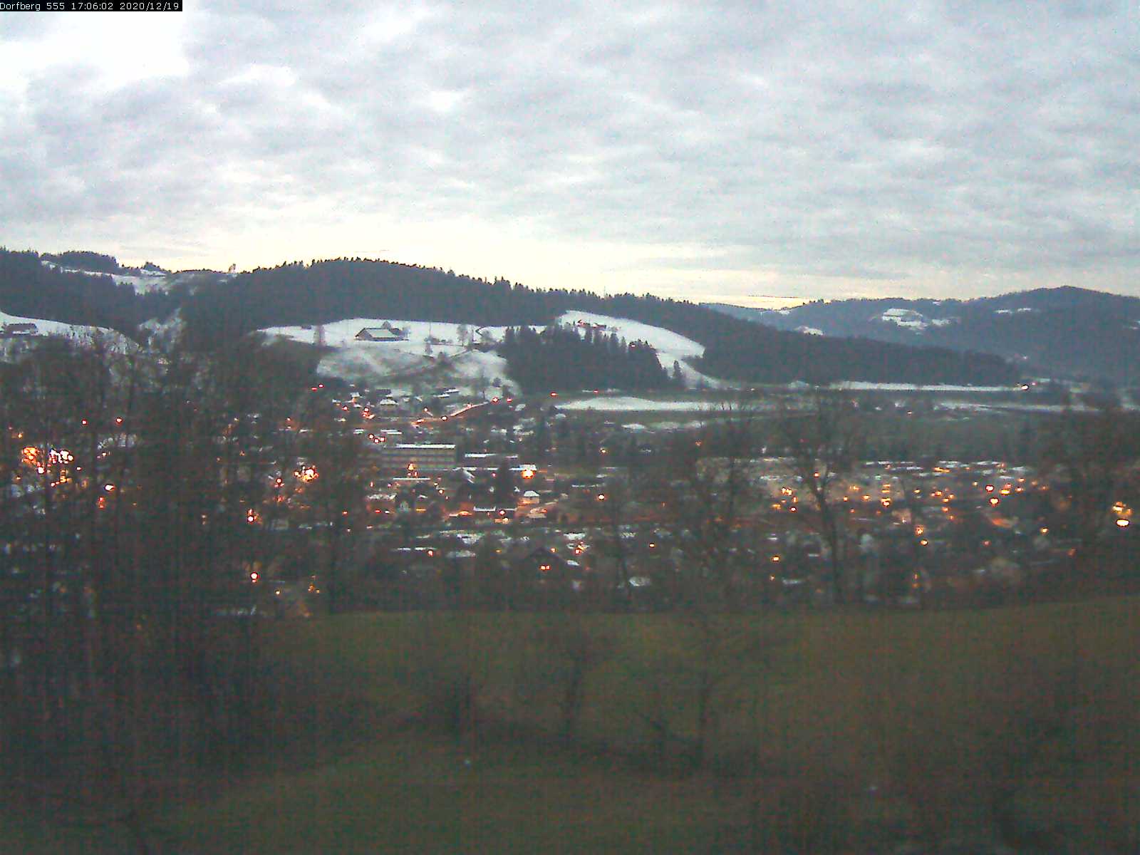 Webcam-Bild: Aussicht vom Dorfberg in Langnau 20201219-170601