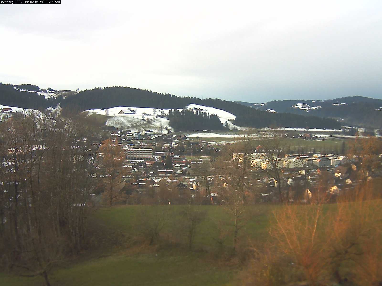 Webcam-Bild: Aussicht vom Dorfberg in Langnau 20201220-090601