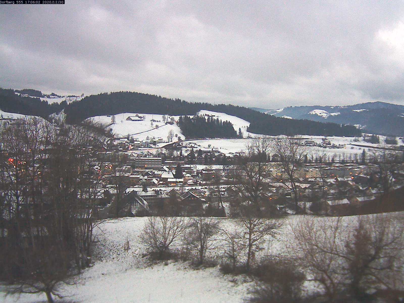 Webcam-Bild: Aussicht vom Dorfberg in Langnau 20201230-170601