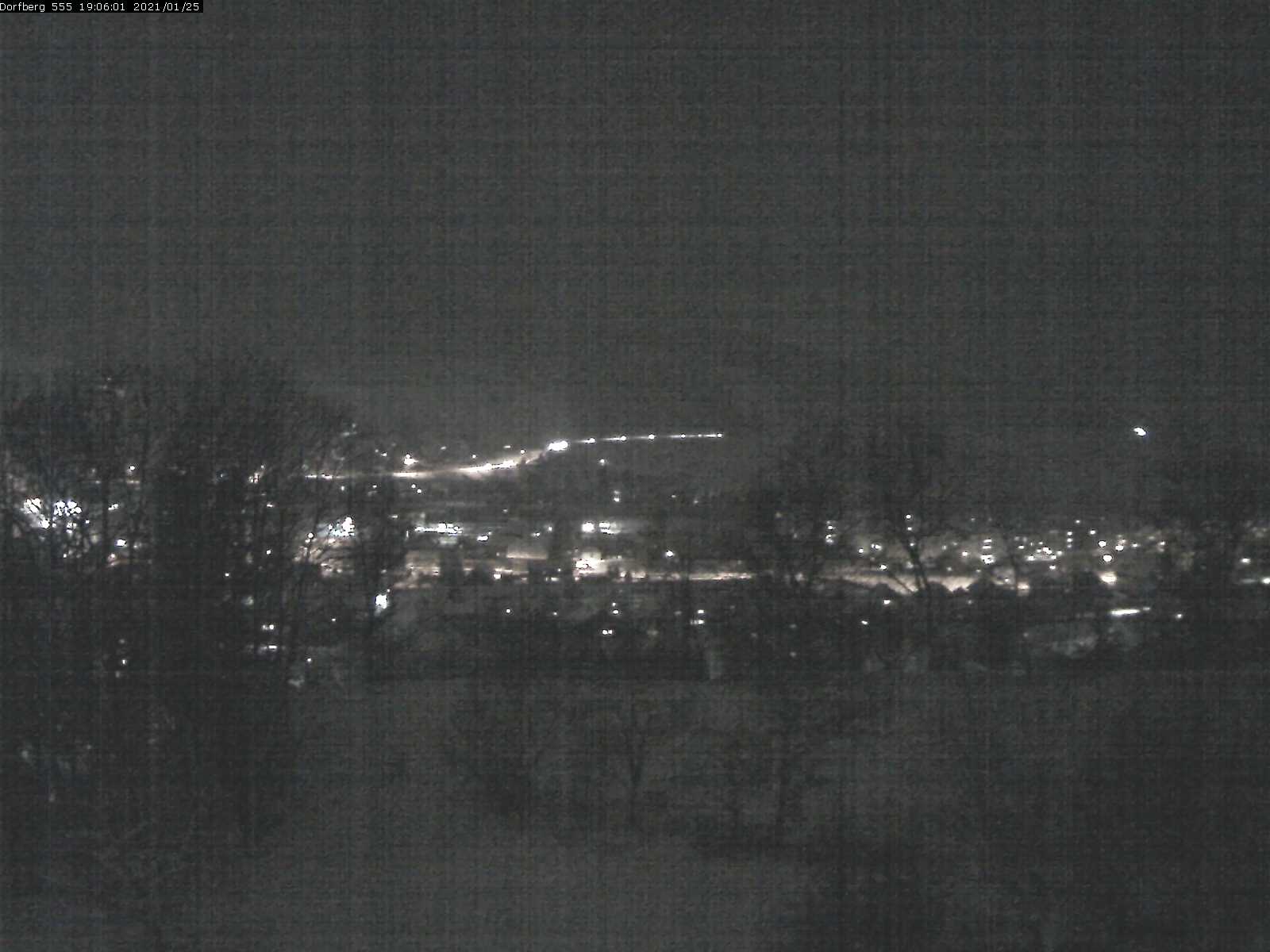 Webcam-Bild: Aussicht vom Dorfberg in Langnau 20210125-190601