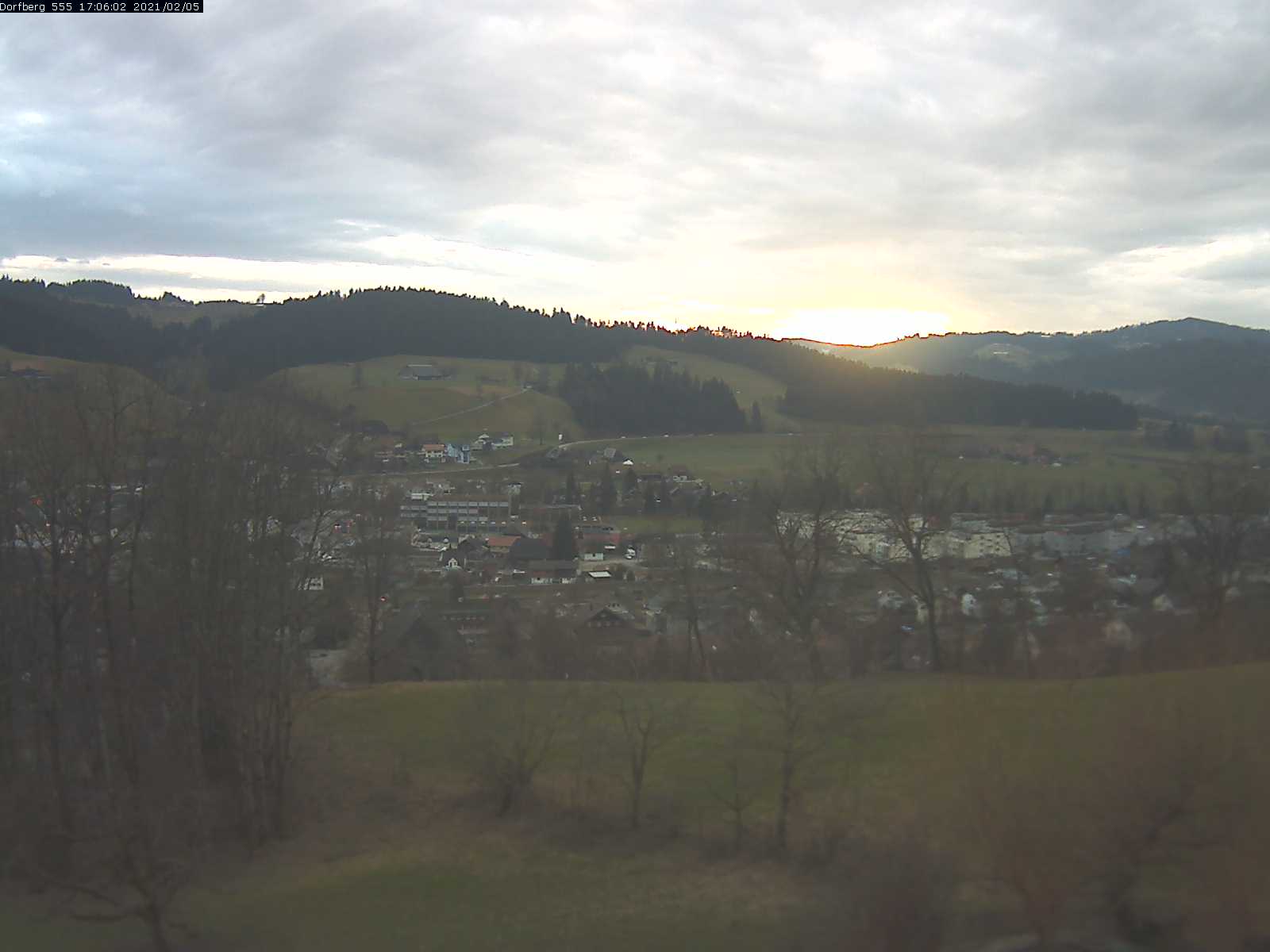 Webcam-Bild: Aussicht vom Dorfberg in Langnau 20210205-170601