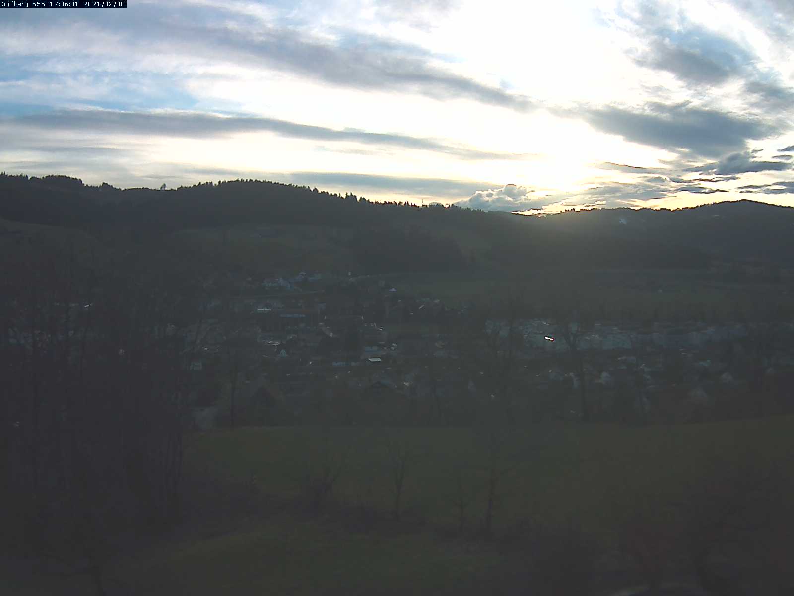 Webcam-Bild: Aussicht vom Dorfberg in Langnau 20210208-170601