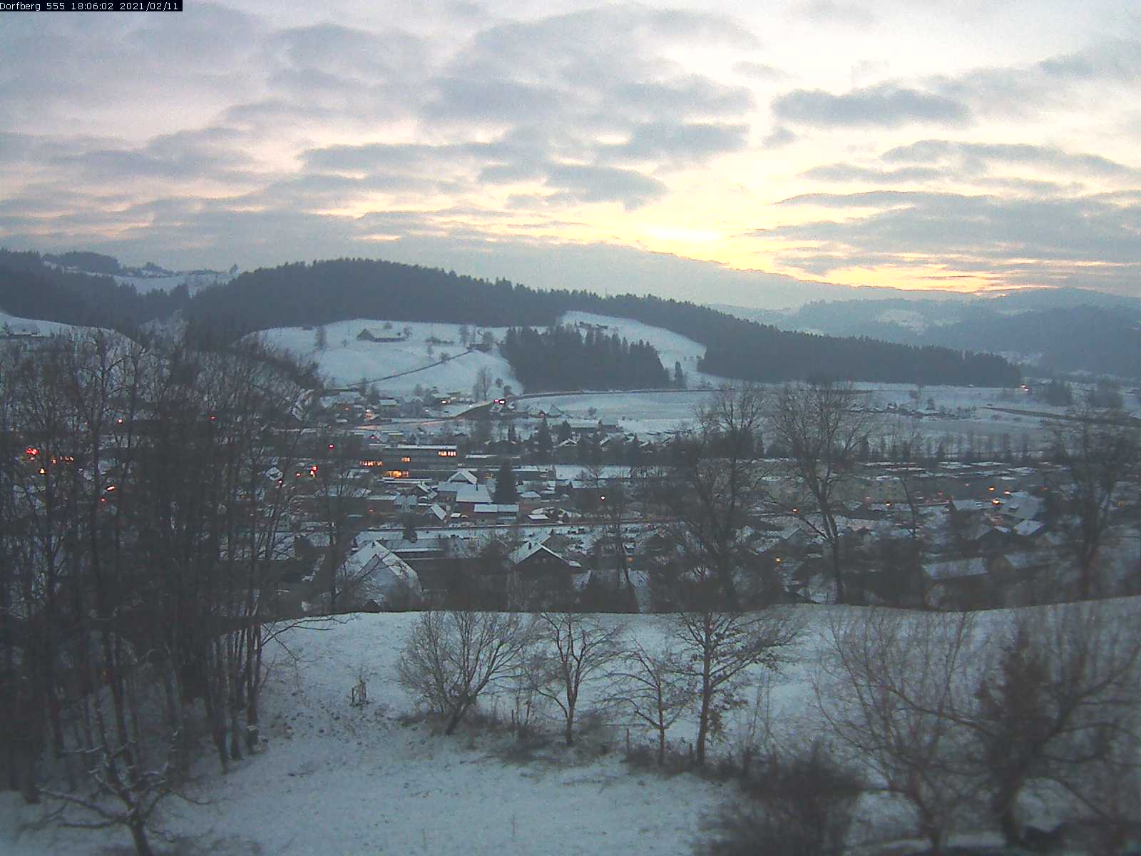 Webcam-Bild: Aussicht vom Dorfberg in Langnau 20210211-180601