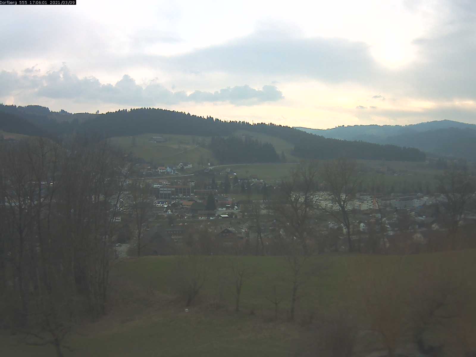 Webcam-Bild: Aussicht vom Dorfberg in Langnau 20210309-170601