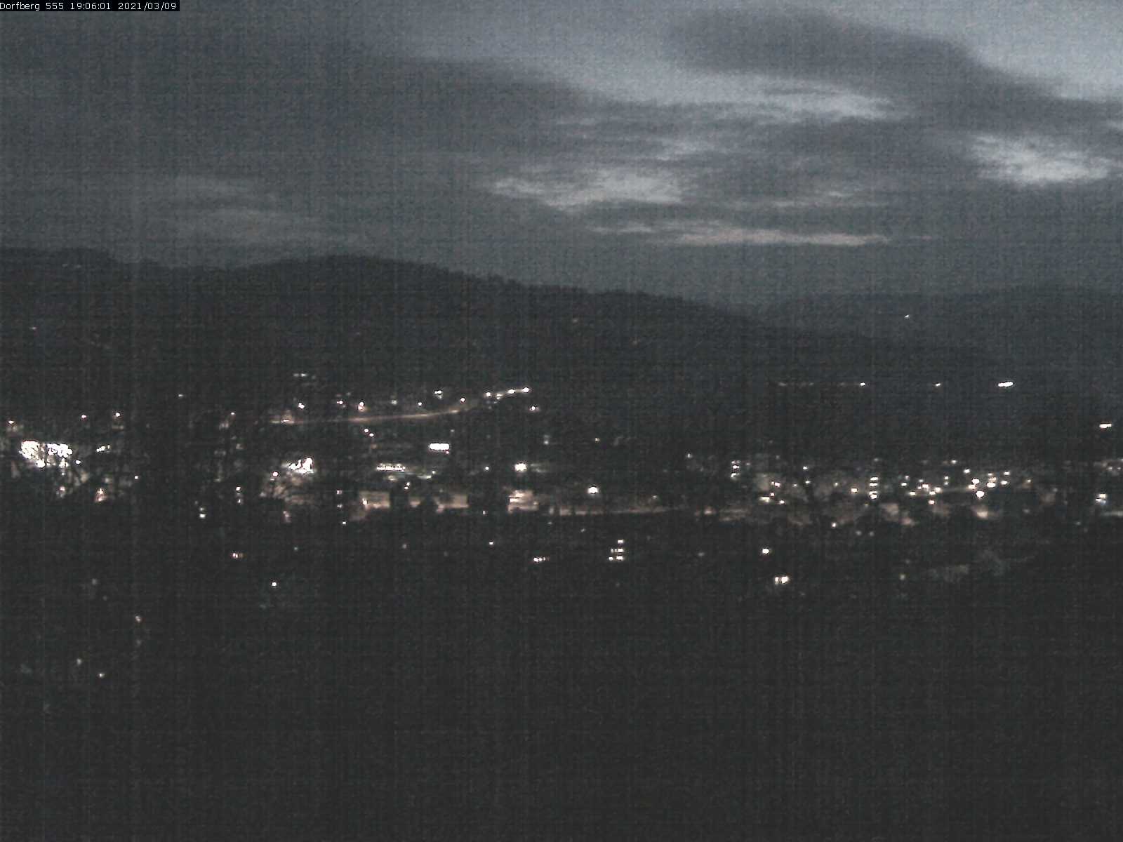 Webcam-Bild: Aussicht vom Dorfberg in Langnau 20210309-190601