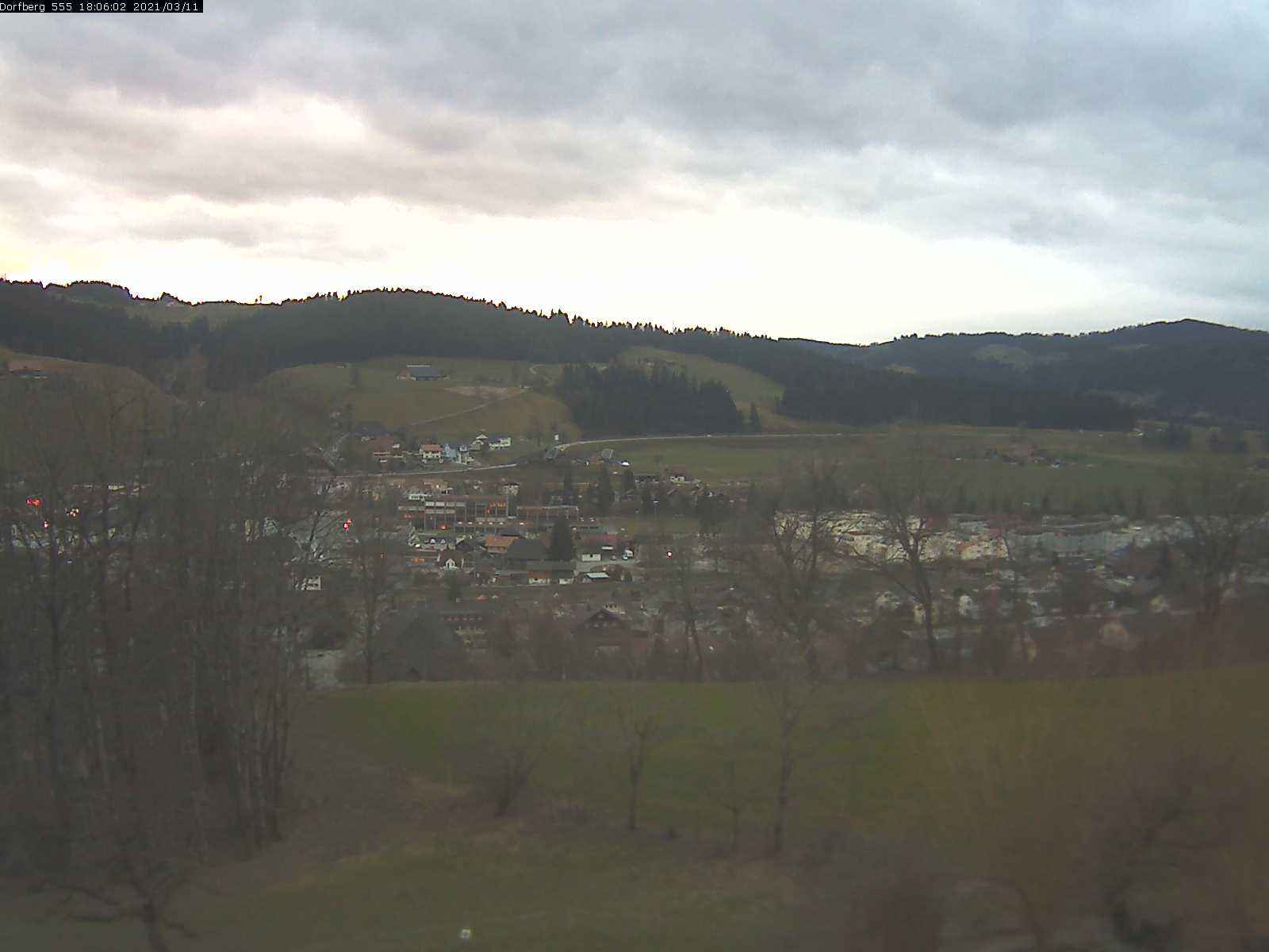 Webcam-Bild: Aussicht vom Dorfberg in Langnau 20210311-180601
