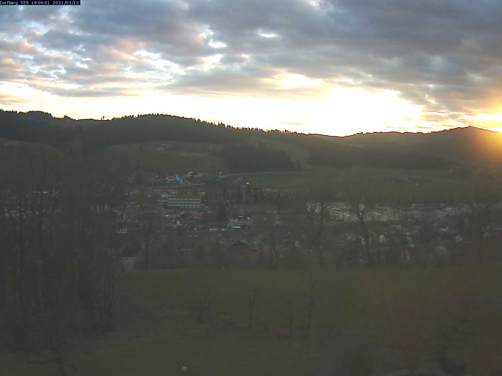Webcam-Bild: Aussicht vom Dorfberg in Langnau 20210312-180601