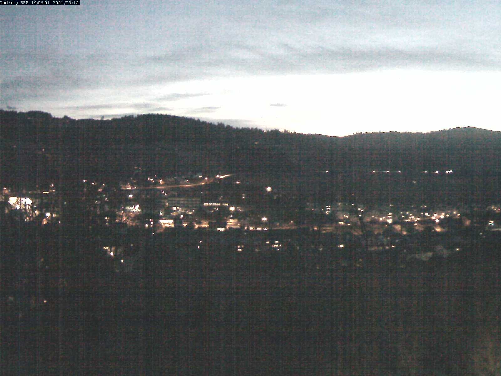 Webcam-Bild: Aussicht vom Dorfberg in Langnau 20210312-190601