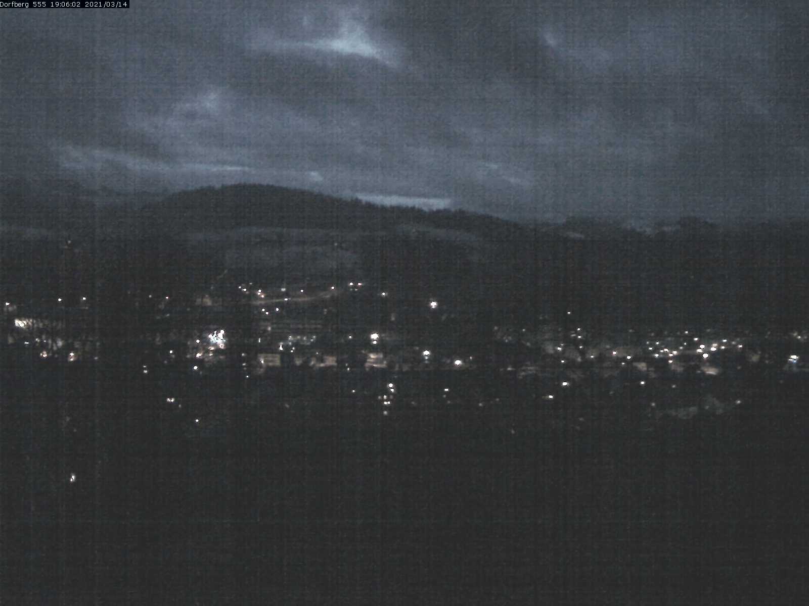 Webcam-Bild: Aussicht vom Dorfberg in Langnau 20210314-190601