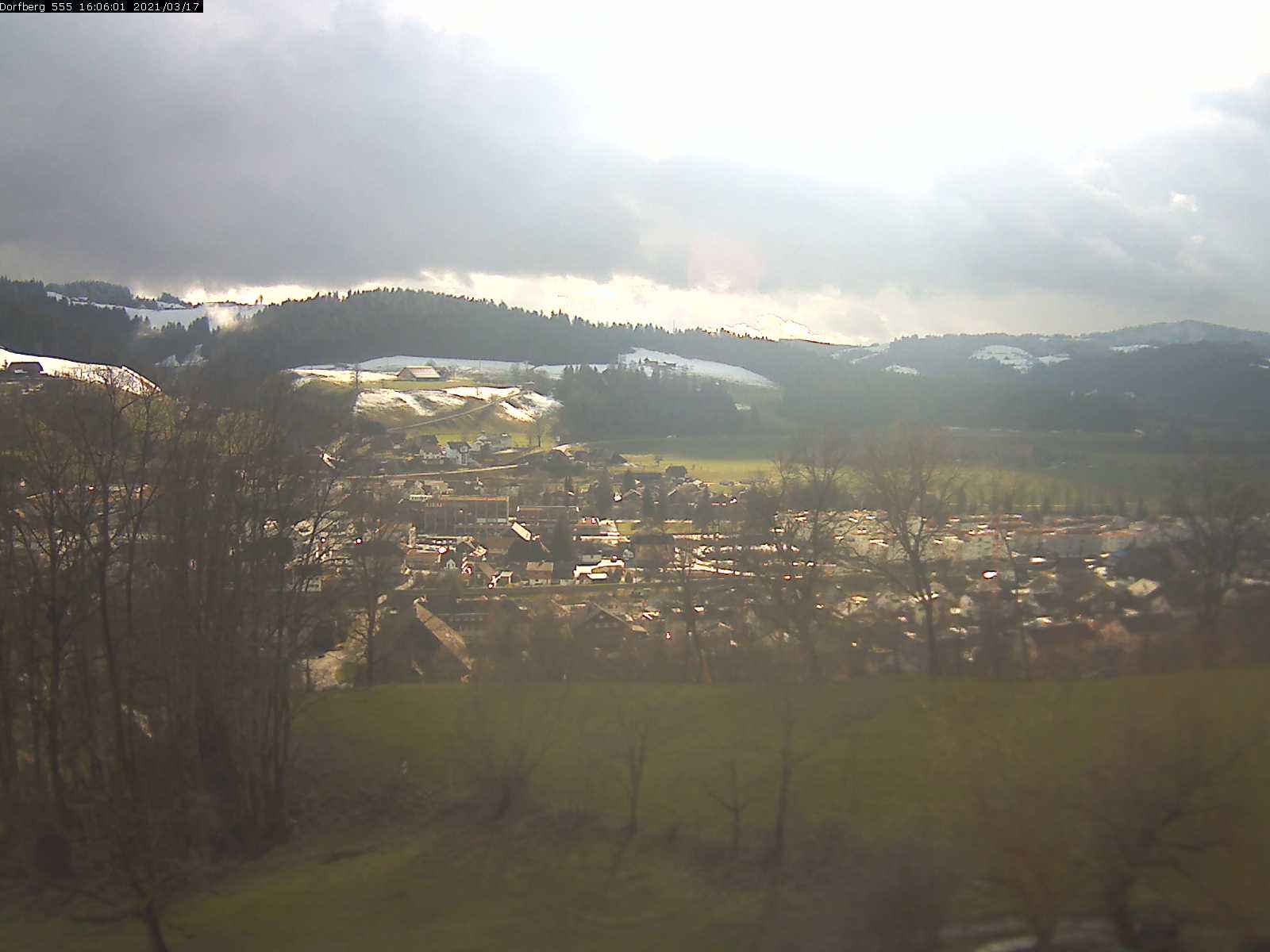 Webcam-Bild: Aussicht vom Dorfberg in Langnau 20210317-160601