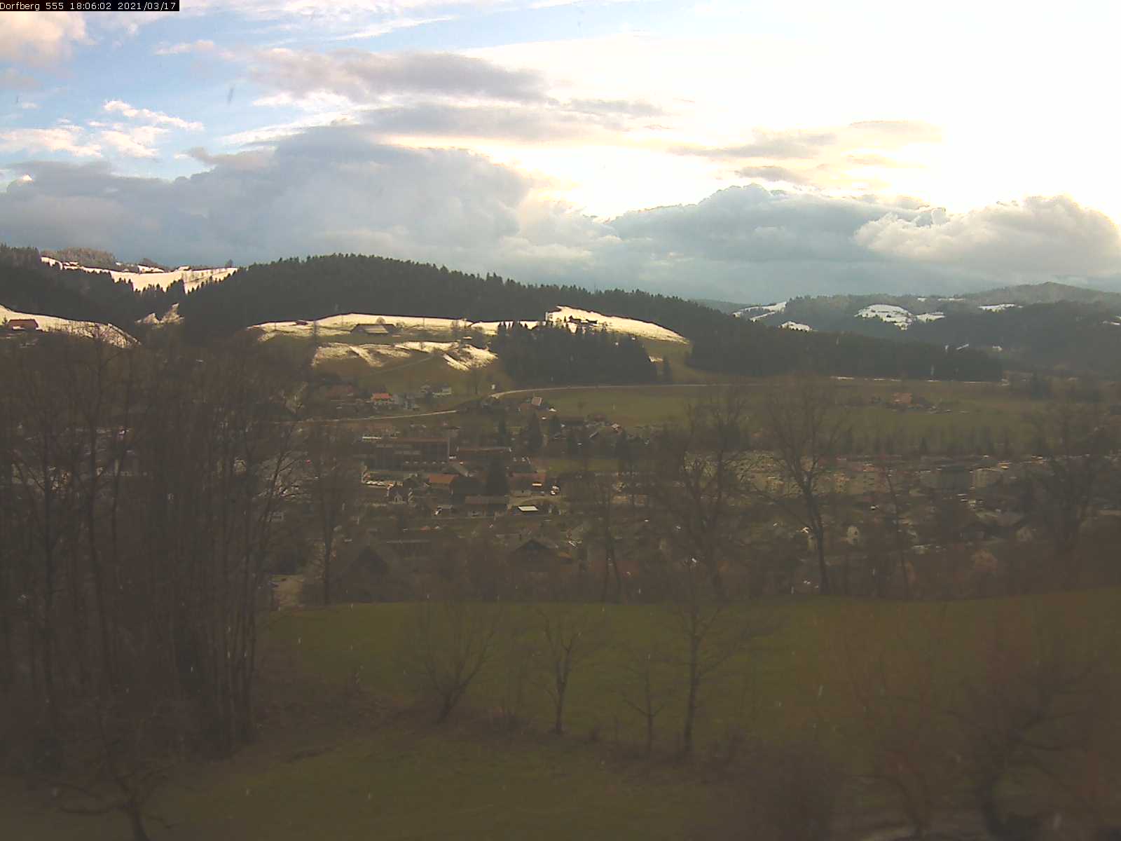 Webcam-Bild: Aussicht vom Dorfberg in Langnau 20210317-180601