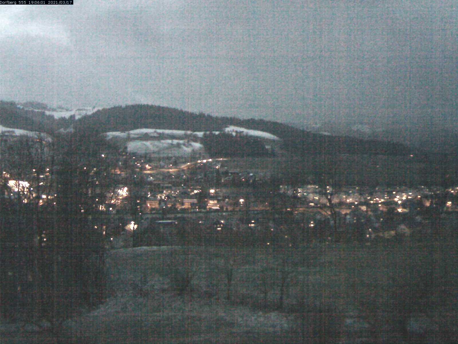 Webcam-Bild: Aussicht vom Dorfberg in Langnau 20210317-190601