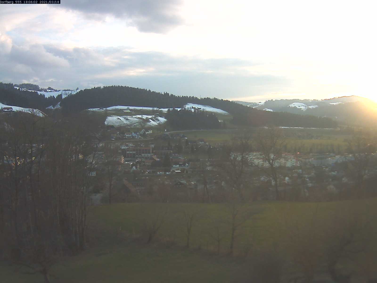 Webcam-Bild: Aussicht vom Dorfberg in Langnau 20210318-180601