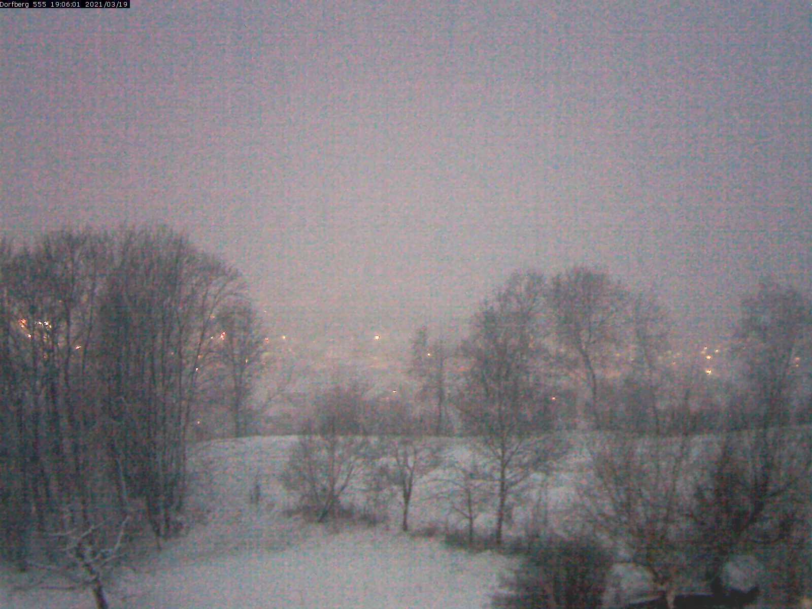 Webcam-Bild: Aussicht vom Dorfberg in Langnau 20210319-190601
