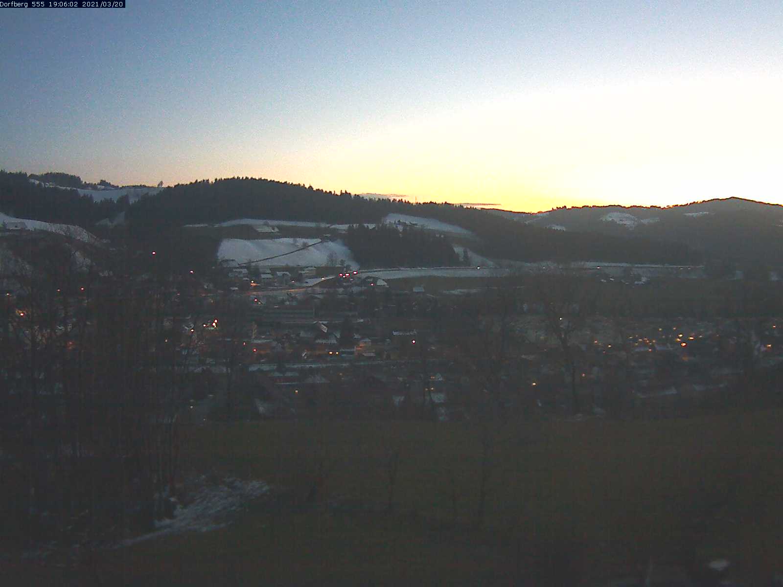 Webcam-Bild: Aussicht vom Dorfberg in Langnau 20210320-190601