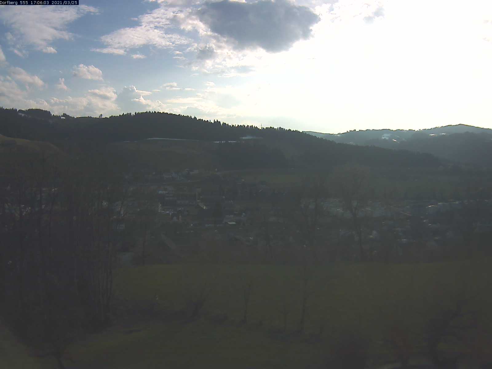 Webcam-Bild: Aussicht vom Dorfberg in Langnau 20210325-170601
