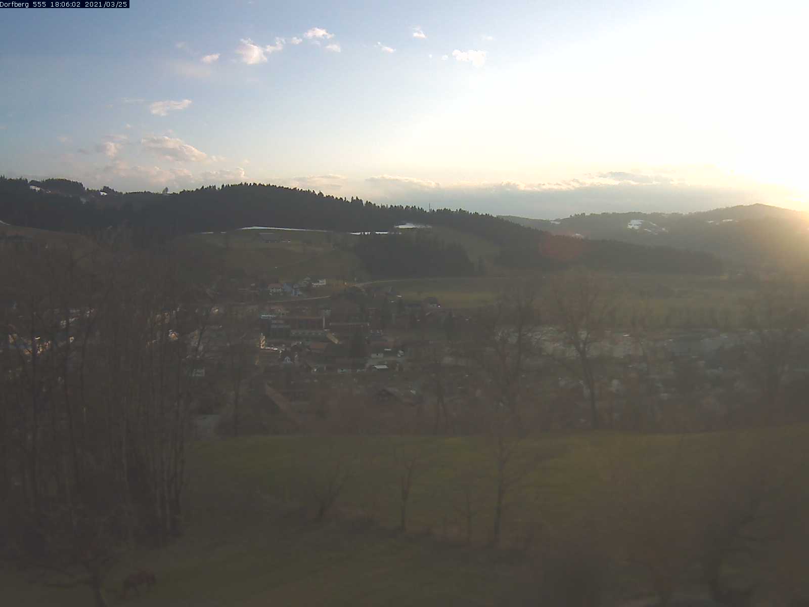 Webcam-Bild: Aussicht vom Dorfberg in Langnau 20210325-180601