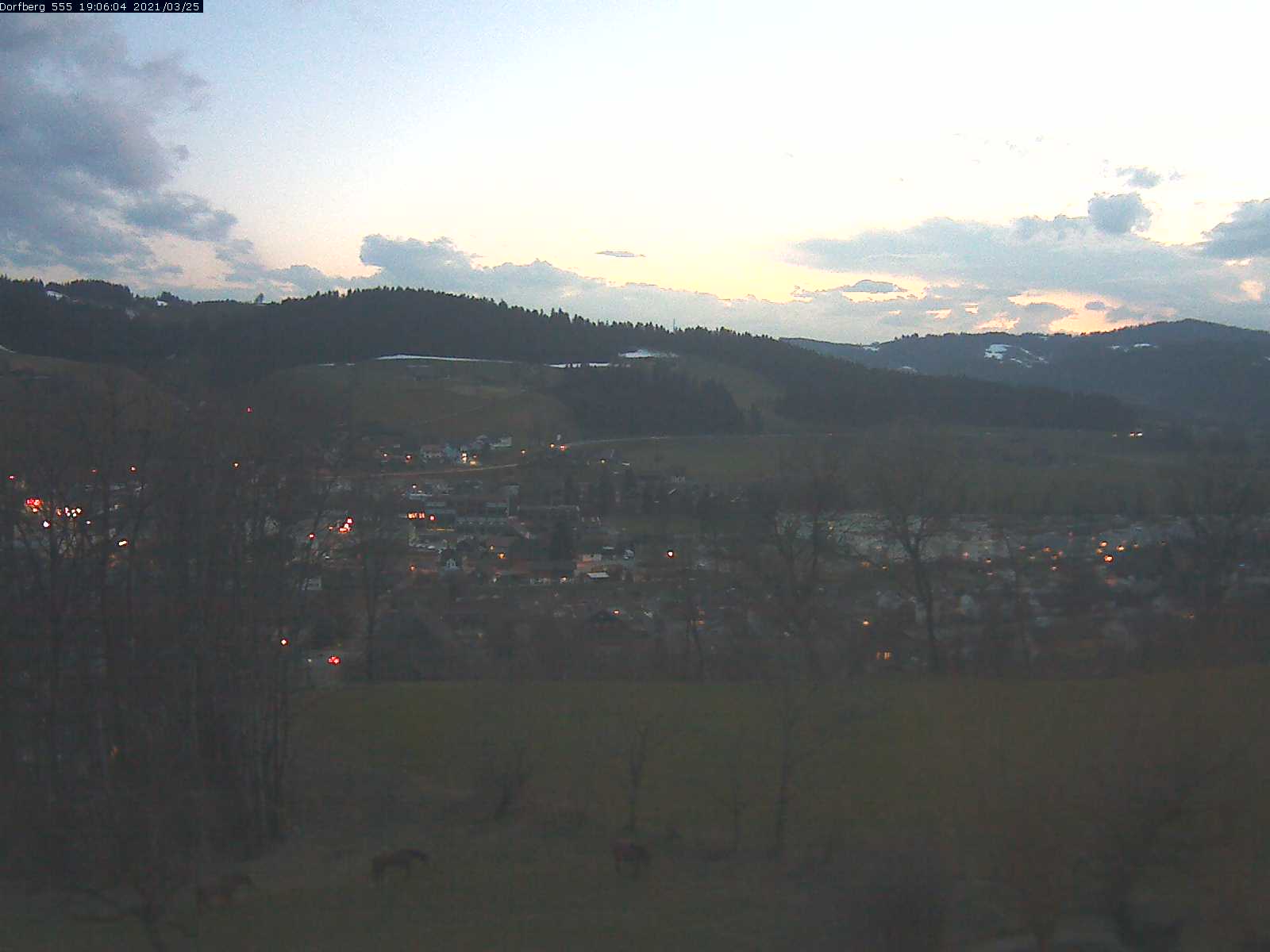 Webcam-Bild: Aussicht vom Dorfberg in Langnau 20210325-190603