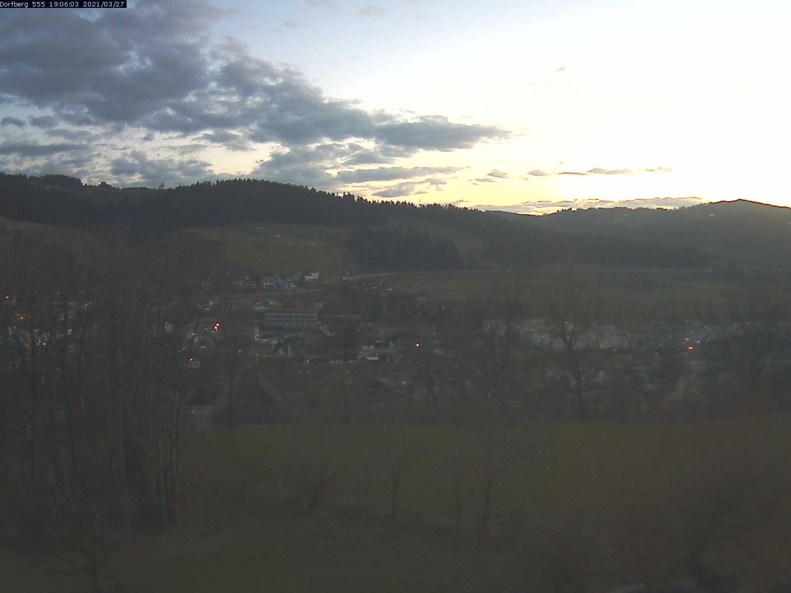 Webcam-Bild: Aussicht vom Dorfberg in Langnau 20210327-190601