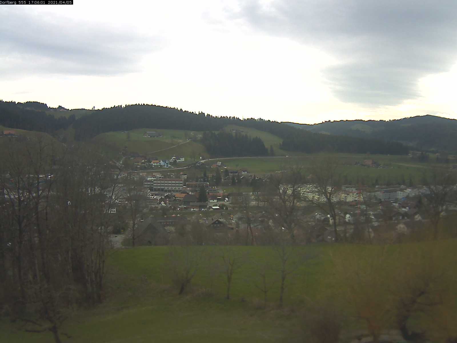 Webcam-Bild: Aussicht vom Dorfberg in Langnau 20210405-170601