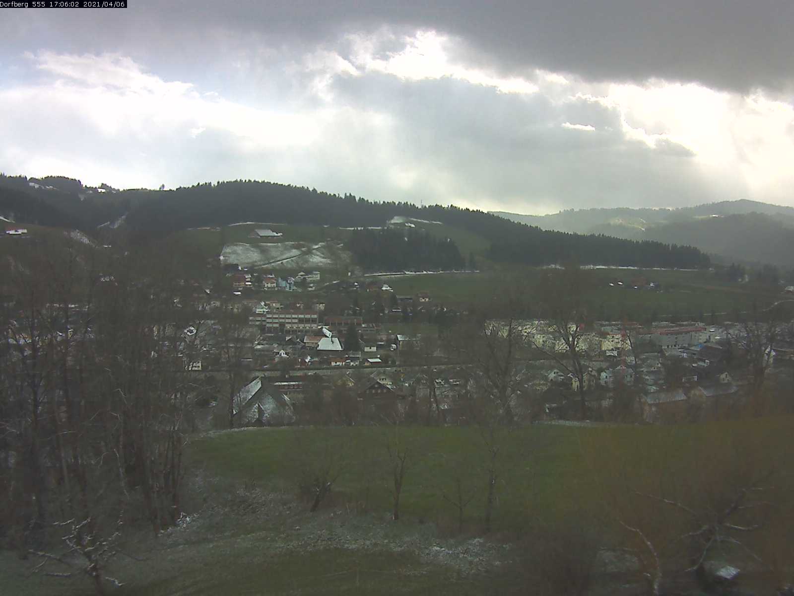 Webcam-Bild: Aussicht vom Dorfberg in Langnau 20210406-170601