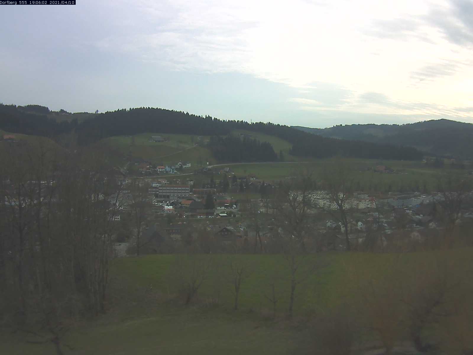 Webcam-Bild: Aussicht vom Dorfberg in Langnau 20210410-190601