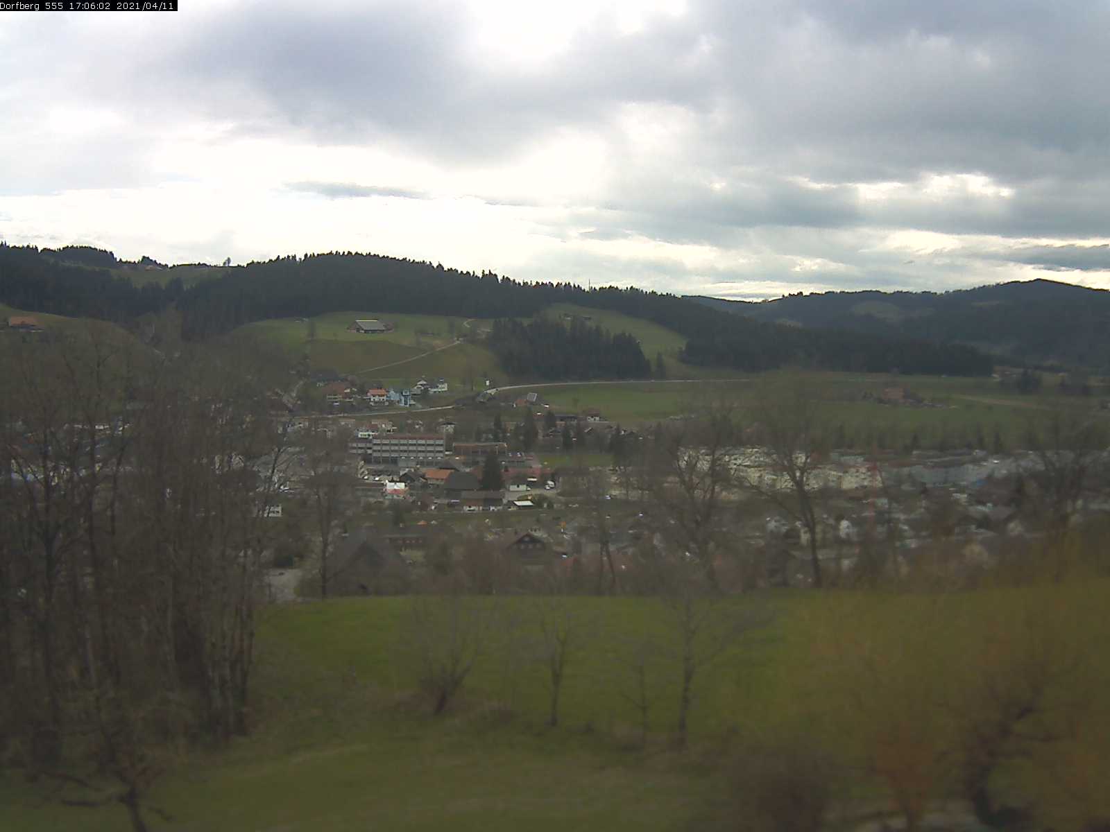 Webcam-Bild: Aussicht vom Dorfberg in Langnau 20210411-170601