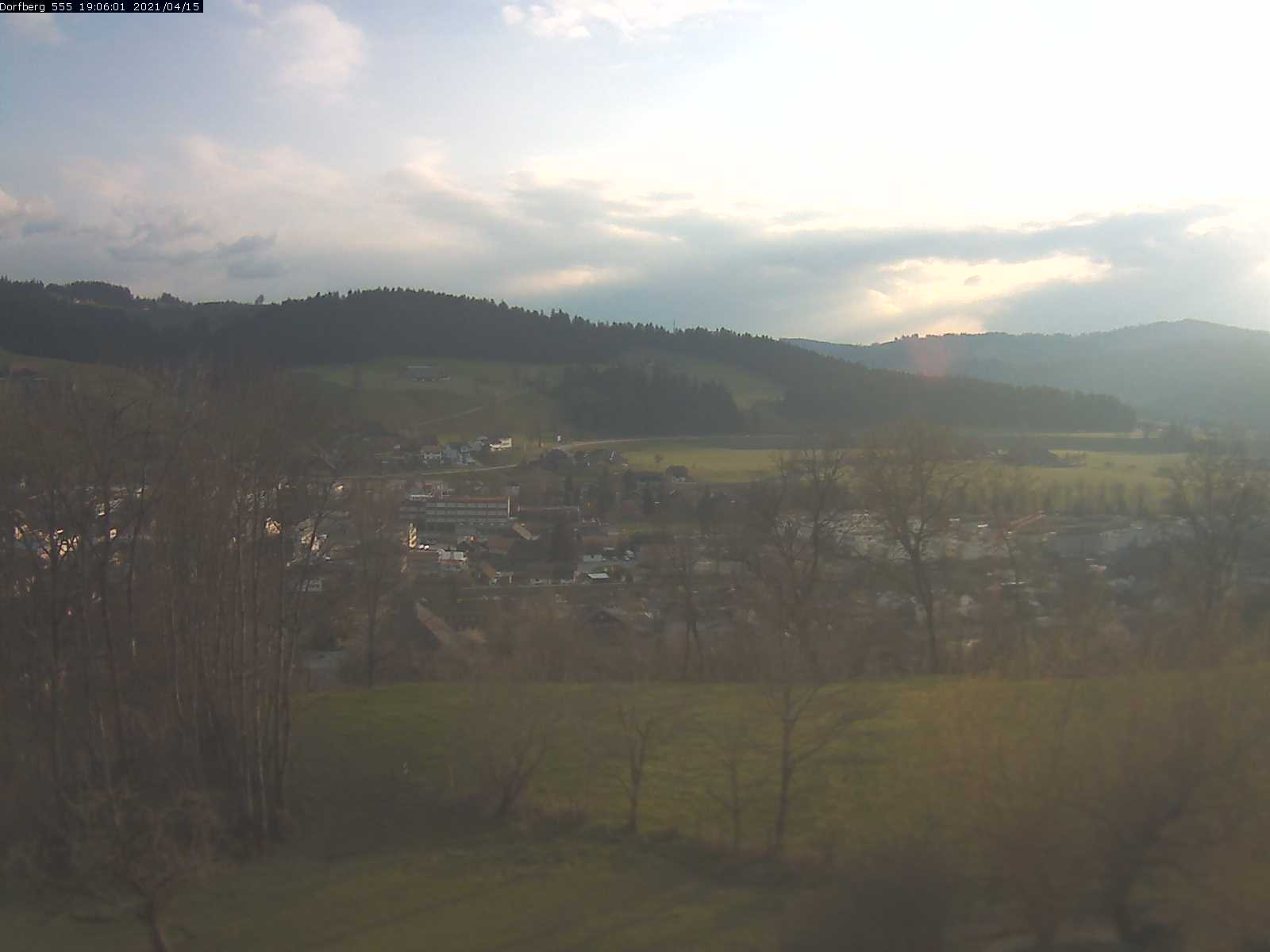 Webcam-Bild: Aussicht vom Dorfberg in Langnau 20210415-190601