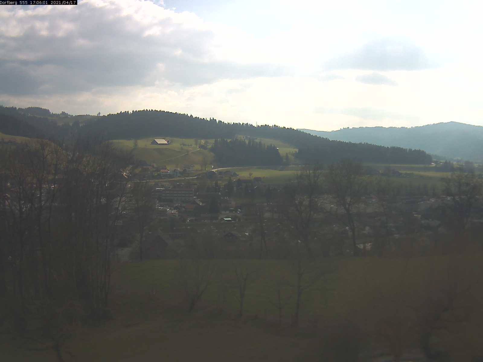 Webcam-Bild: Aussicht vom Dorfberg in Langnau 20210417-170601
