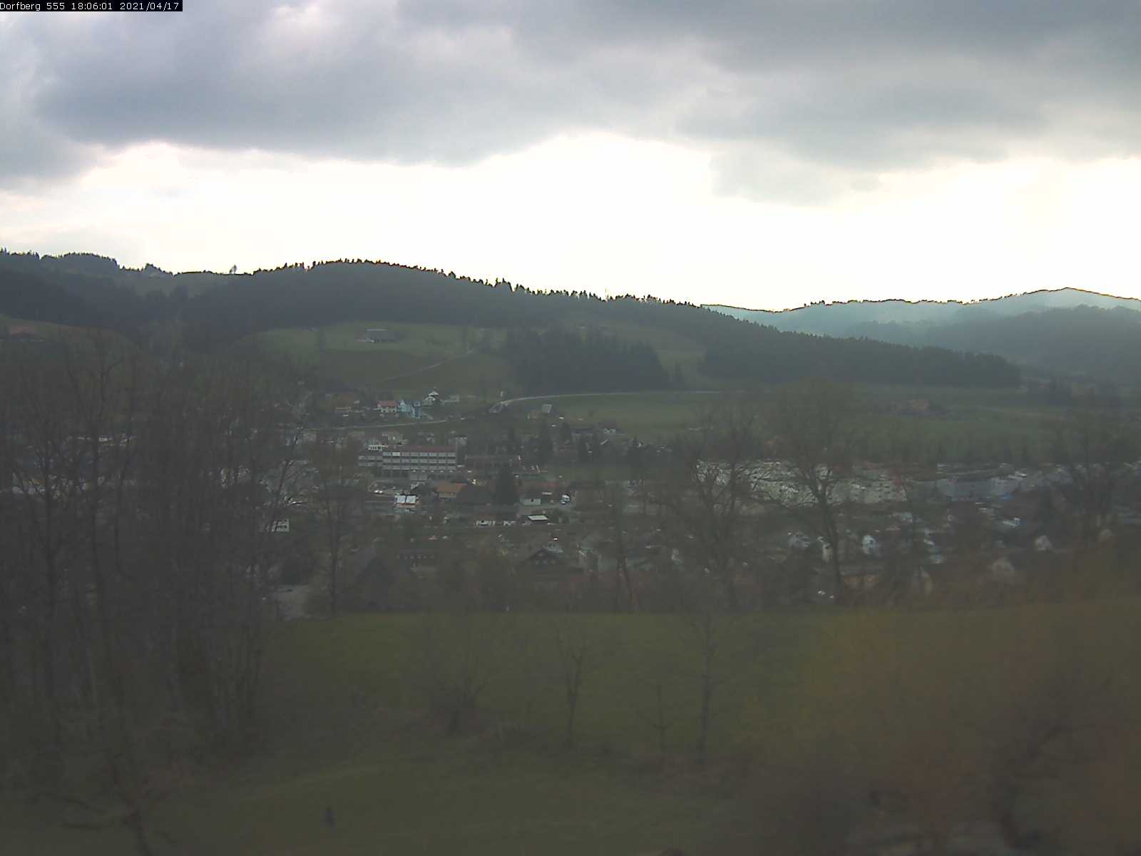 Webcam-Bild: Aussicht vom Dorfberg in Langnau 20210417-180601