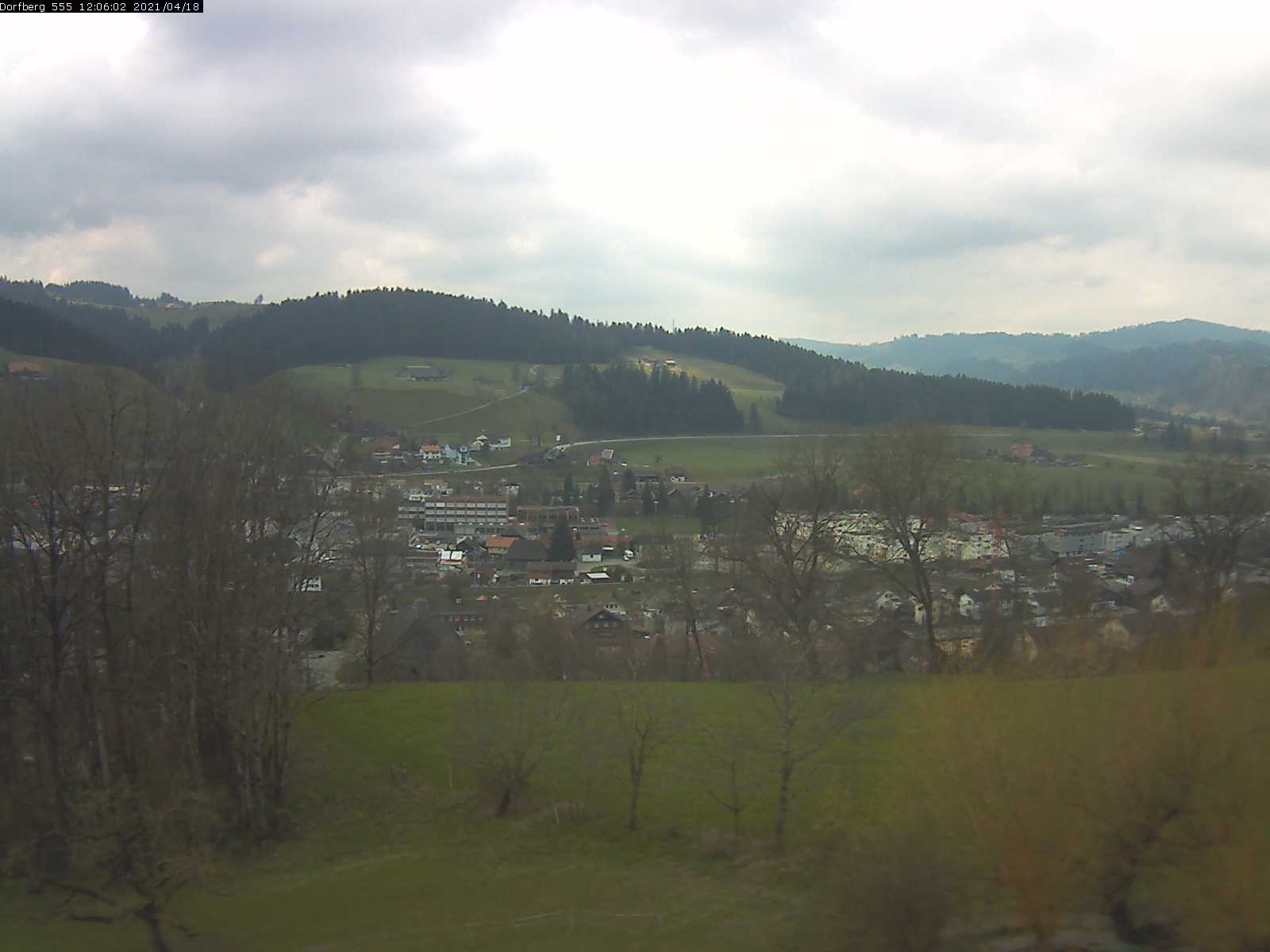 Webcam-Bild: Aussicht vom Dorfberg in Langnau 20210418-120601