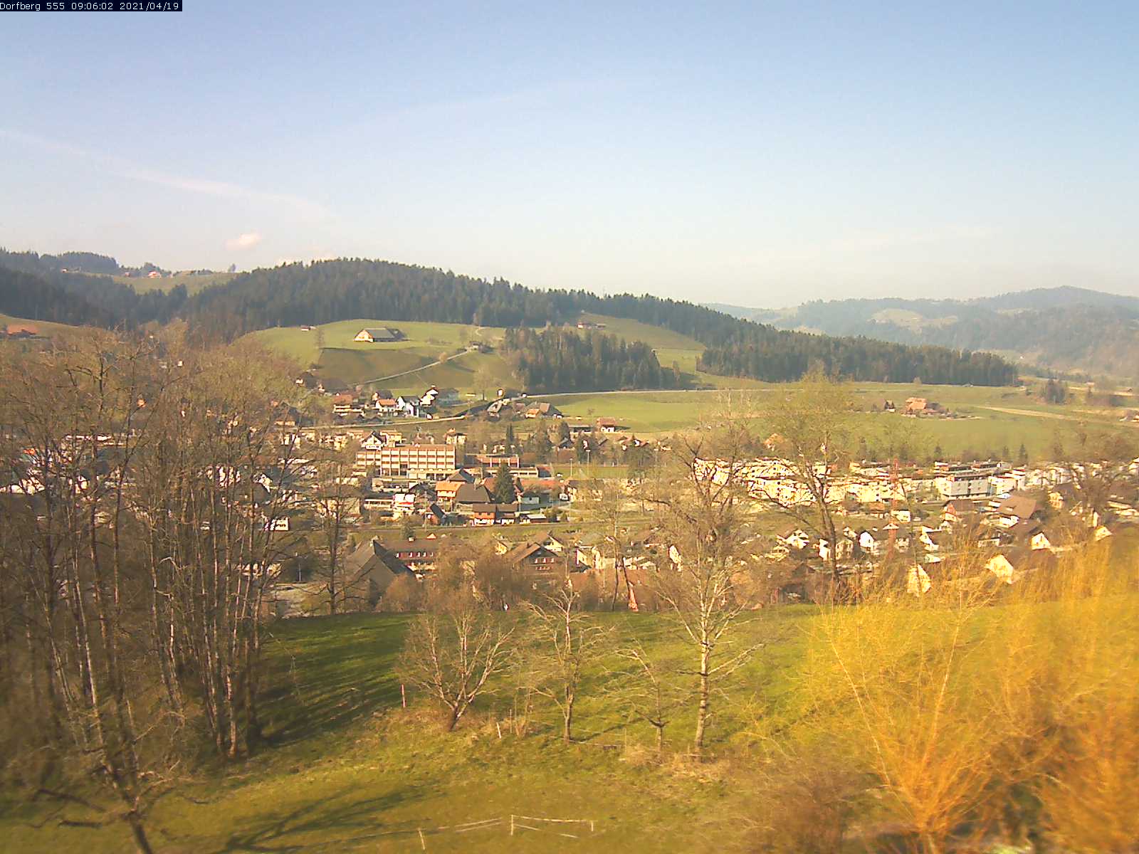 Webcam-Bild: Aussicht vom Dorfberg in Langnau 20210419-090601