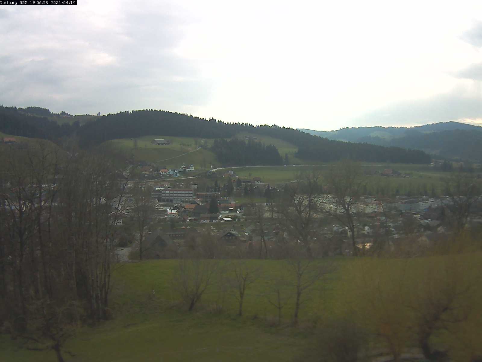 Webcam-Bild: Aussicht vom Dorfberg in Langnau 20210419-180601