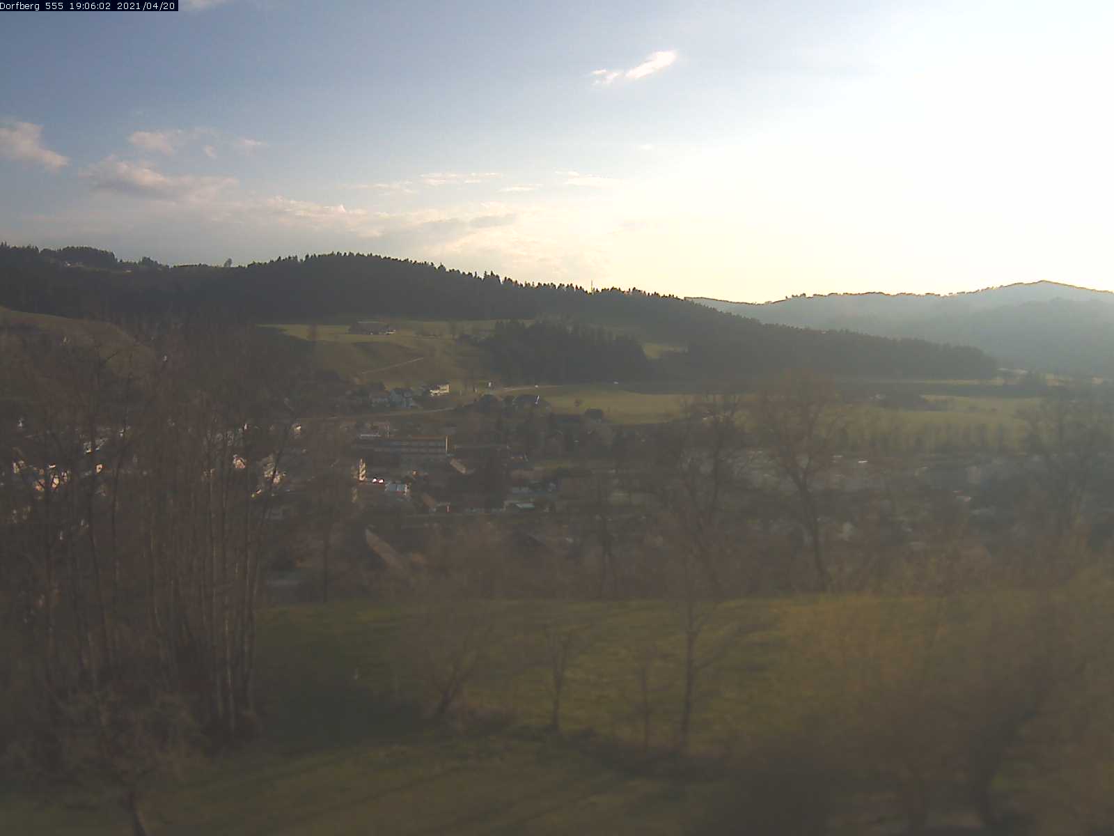 Webcam-Bild: Aussicht vom Dorfberg in Langnau 20210420-190601