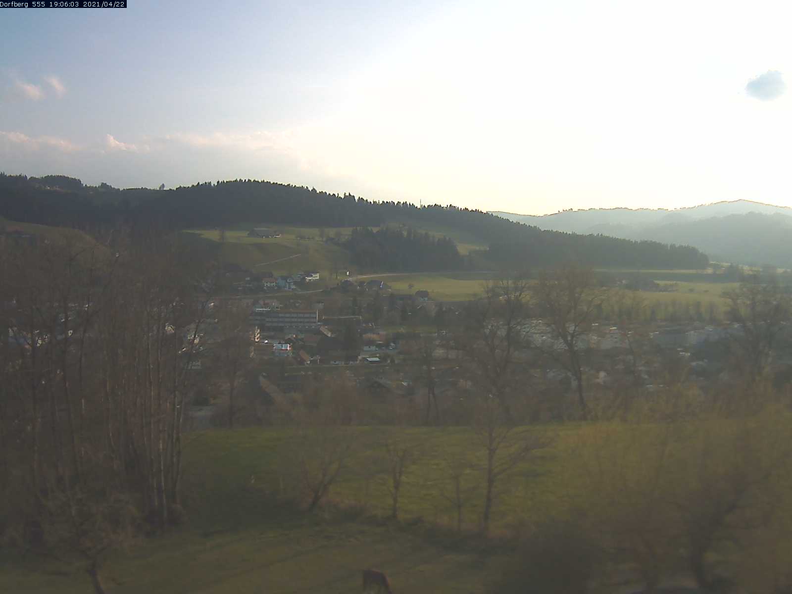 Webcam-Bild: Aussicht vom Dorfberg in Langnau 20210422-190601
