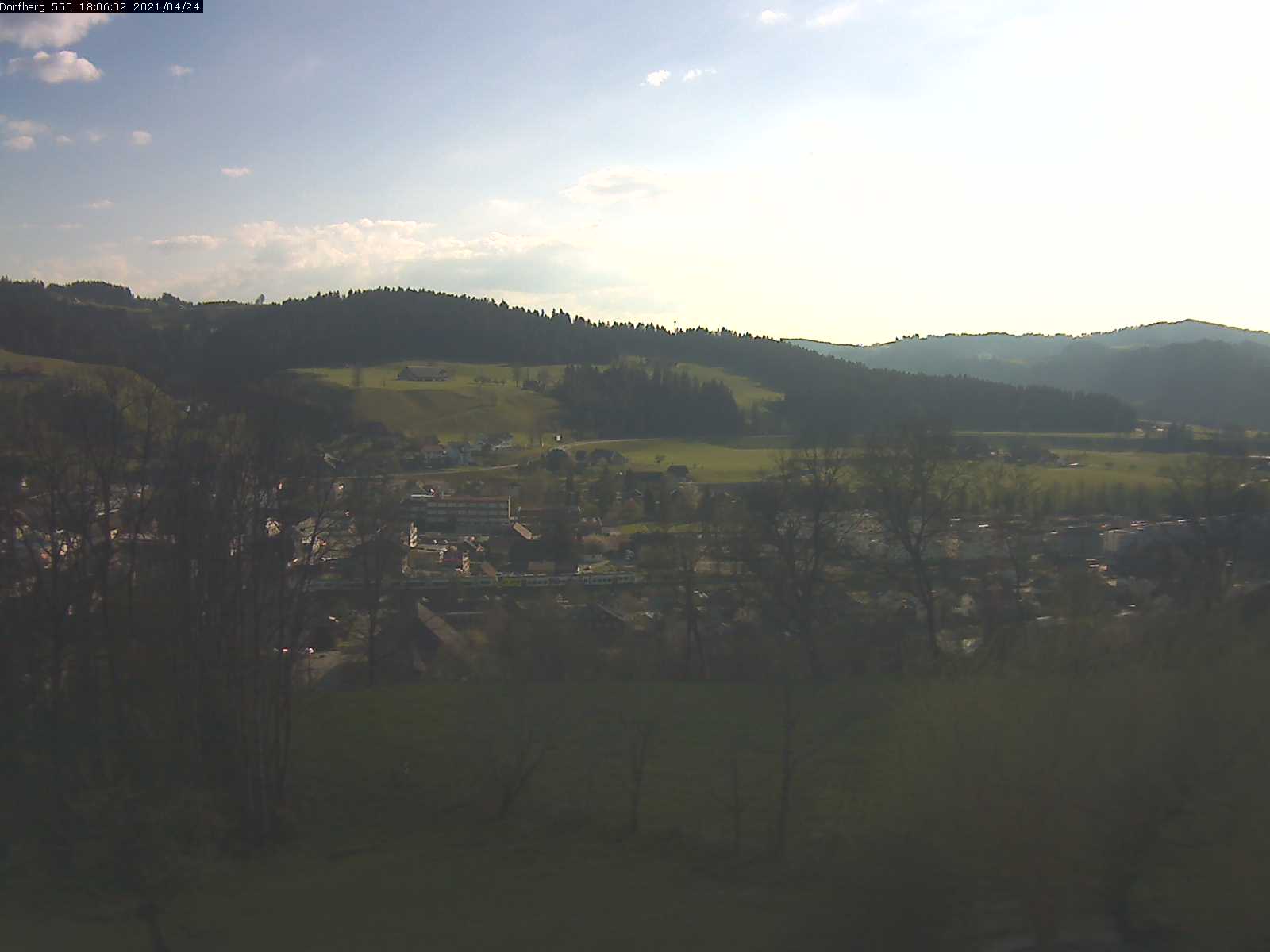 Webcam-Bild: Aussicht vom Dorfberg in Langnau 20210424-180601