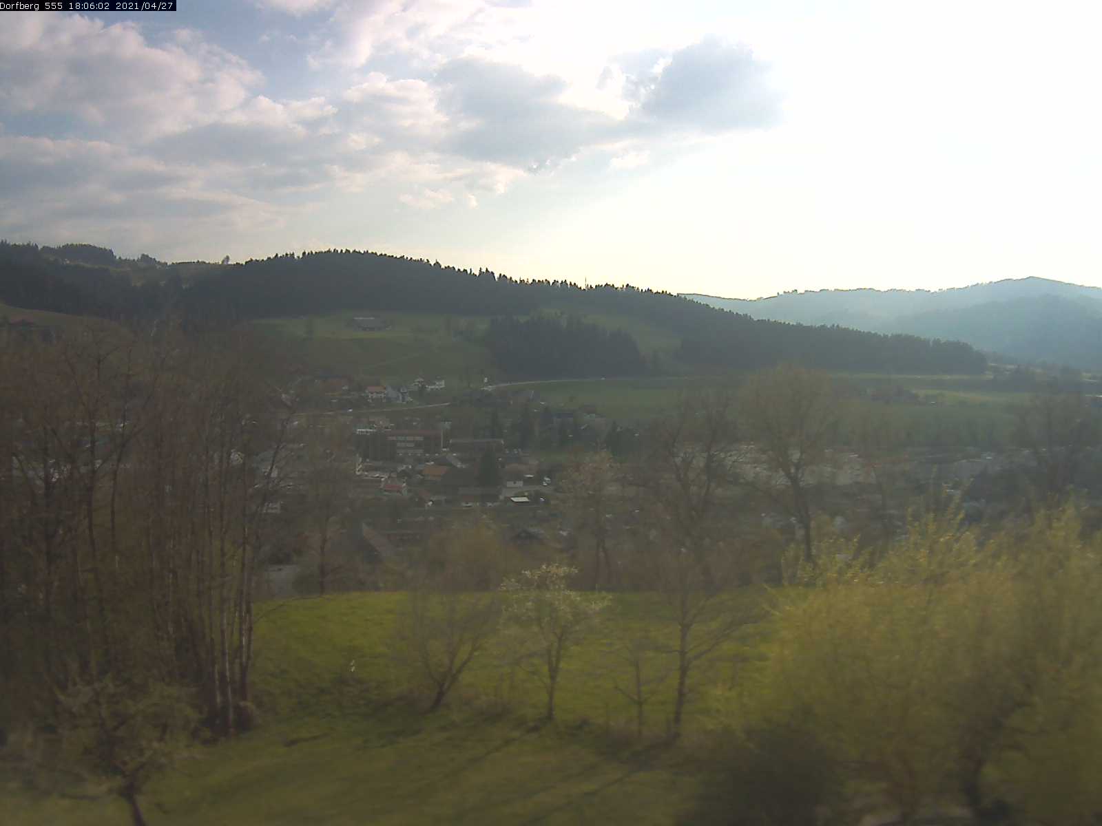 Webcam-Bild: Aussicht vom Dorfberg in Langnau 20210427-180601