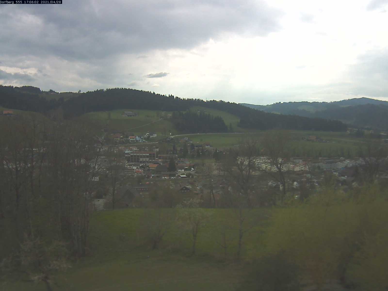 Webcam-Bild: Aussicht vom Dorfberg in Langnau 20210428-170601