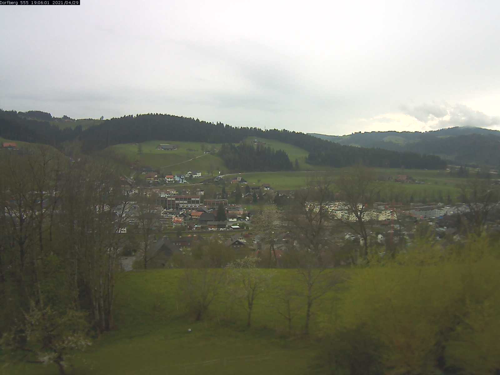 Webcam-Bild: Aussicht vom Dorfberg in Langnau 20210429-190601