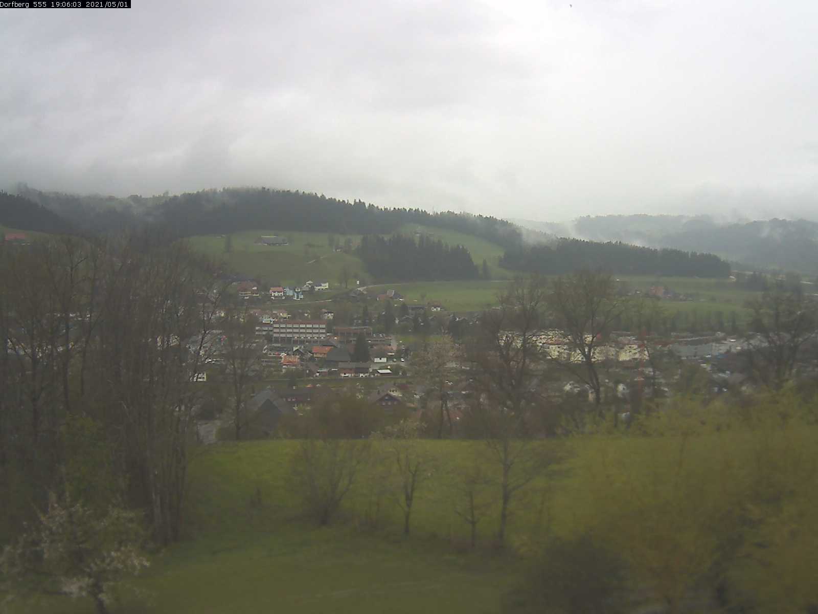 Webcam-Bild: Aussicht vom Dorfberg in Langnau 20210501-190601