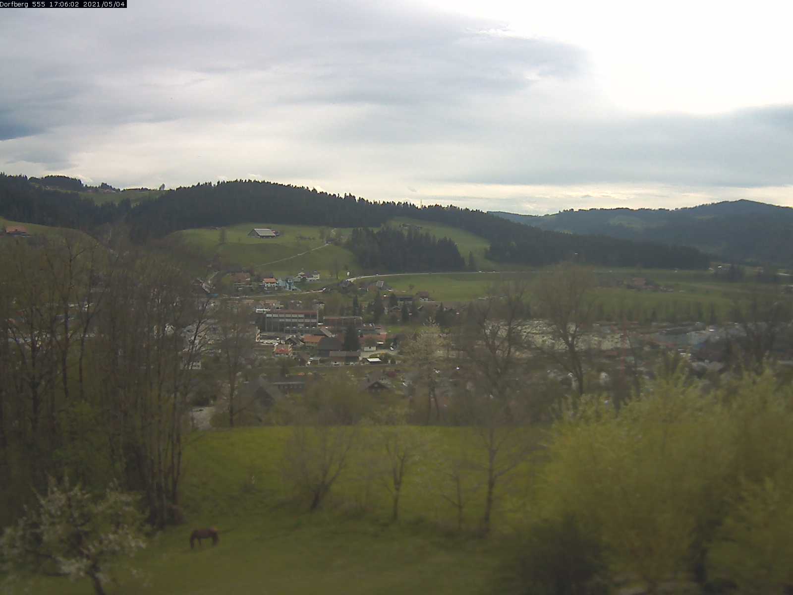 Webcam-Bild: Aussicht vom Dorfberg in Langnau 20210504-170601