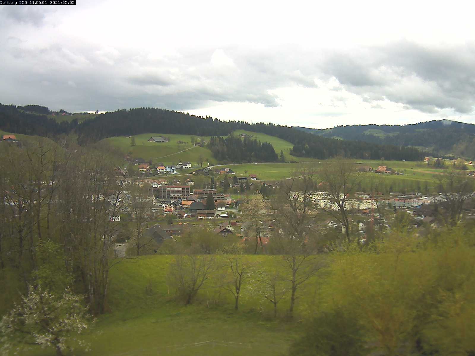 Webcam-Bild: Aussicht vom Dorfberg in Langnau 20210505-110601