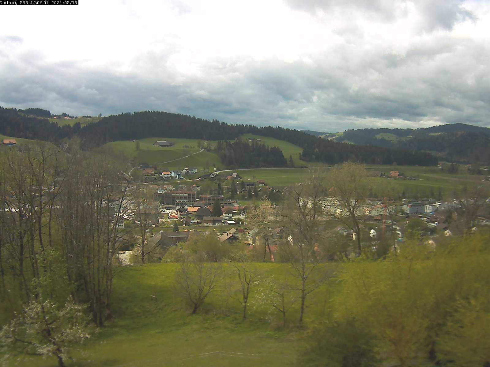 Webcam-Bild: Aussicht vom Dorfberg in Langnau 20210505-120601