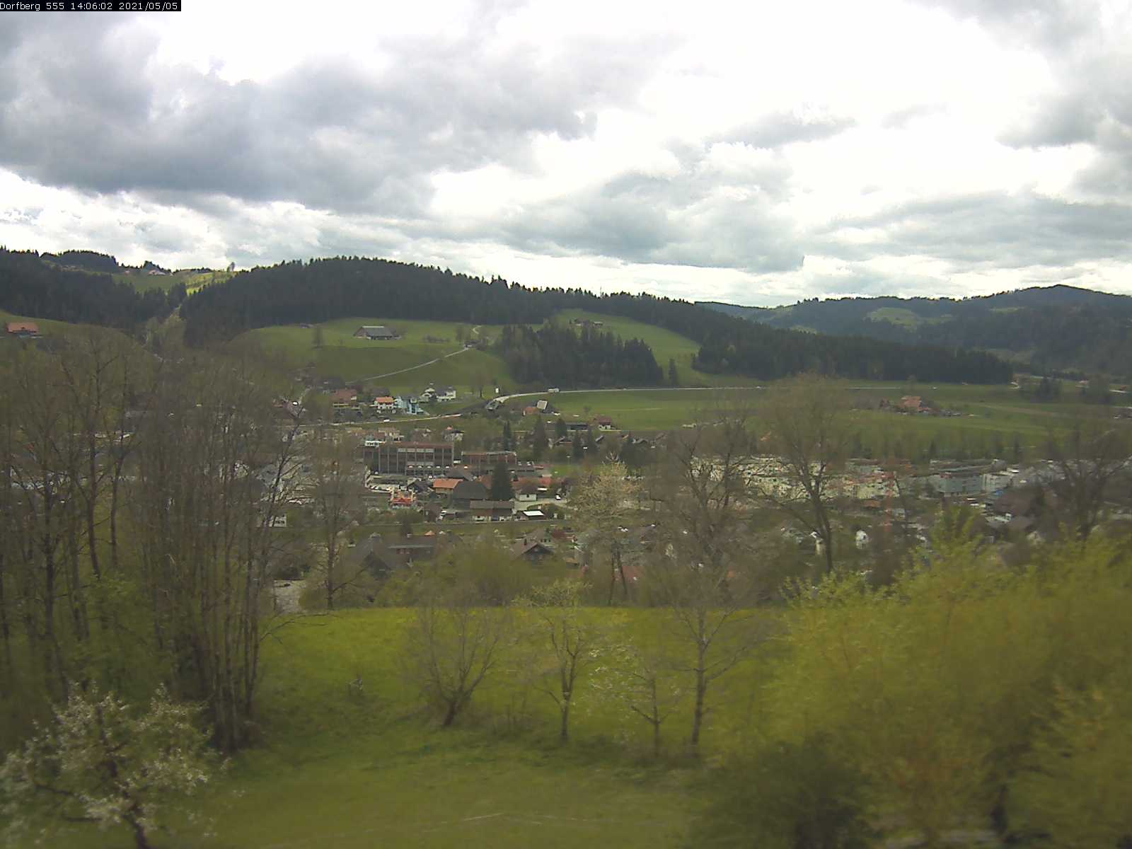 Webcam-Bild: Aussicht vom Dorfberg in Langnau 20210505-140601