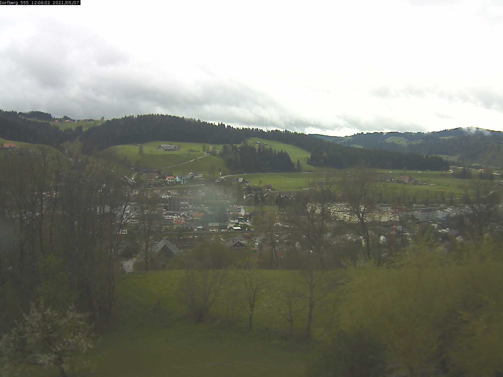 Webcam-Bild: Aussicht vom Dorfberg in Langnau 20210507-120601